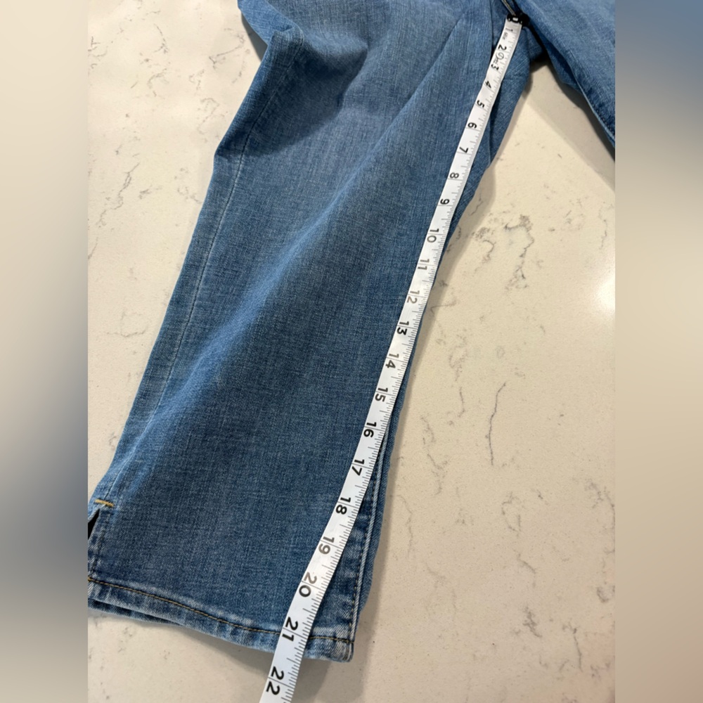 Levi's Women’s Classic Capri Jeans Size 12 - Picture 8 of 10